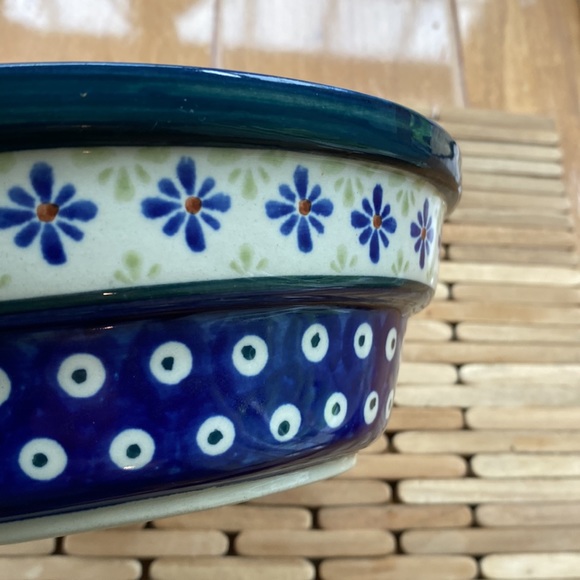 Boleslawiec Polish pottery serving heat-shaped dish - Picture 3 of 4
